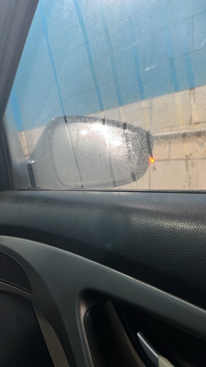 E5Rrn80058's tweet photo. رحت مع القائد المغسله وليه احسها تصيح 
المهم تجربة غسيل السيارة موفقه لانه فطرني بعدها
والحين احس غرت من السيارة حتنى بروح اتروش https://t.co/Pc3AHnWcxG