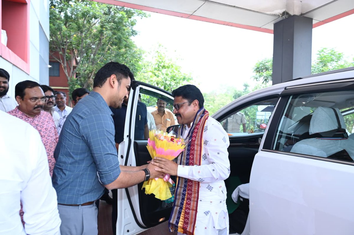 MahalingMukesh's tweet photo. ଝାରସୁଗୁଡା ଠାରେ ଭବ୍ୟ ସ୍ଵାଗତ ସମ୍ବର୍ଦ୍ଧନା ପାଇଁ ମାନ୍ୟବର ବିଧାୟକ ଶ୍ରୀ @tankadharbjp , ସ୍ଥାନୀୟ ନେତୃବୃନ୍ଦ ଜିଲ୍ଲା ପ୍ରଶାସନକୁ ହୃଦୟରୁ ଧନ୍ୟବାଦ। https://t.co/W22p8HkQJh