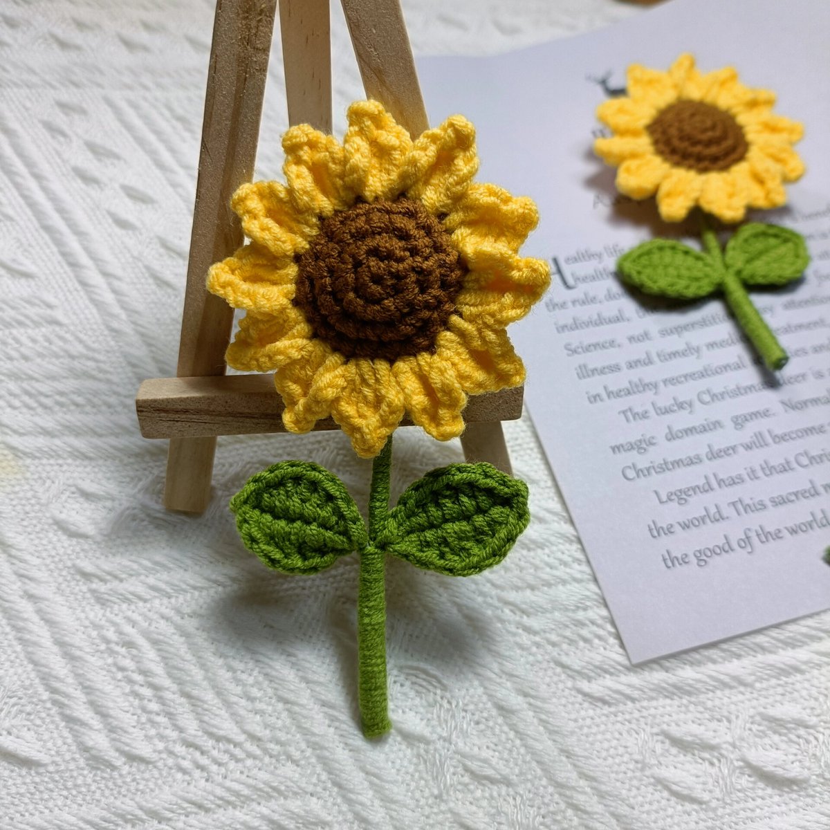 Mirkoce's tweet photo. Just finished a cozy crochet flower brooch—perfect for livening up a plain coat!  Who else loves small, cute handmade projects https://t.co/SnuELqpJMQ