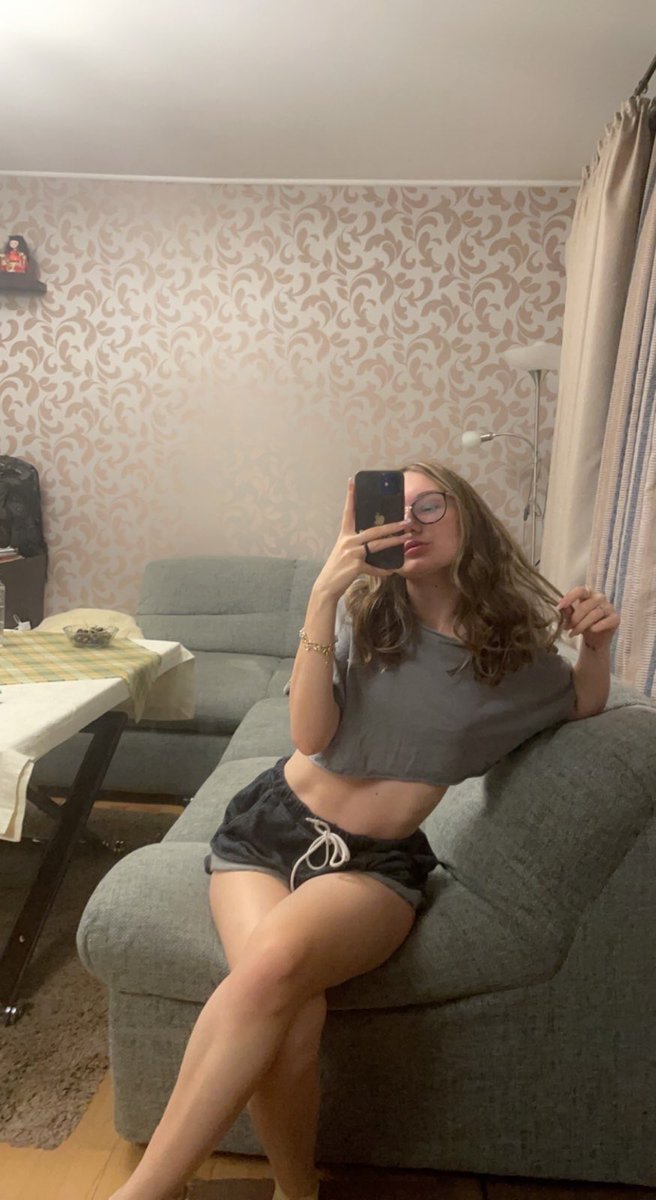 lilhush09's tweet photo. Chat me up for private premium I'm sure you will love it 🫦👅💦 https://t.co/tzuKNQVkLe
