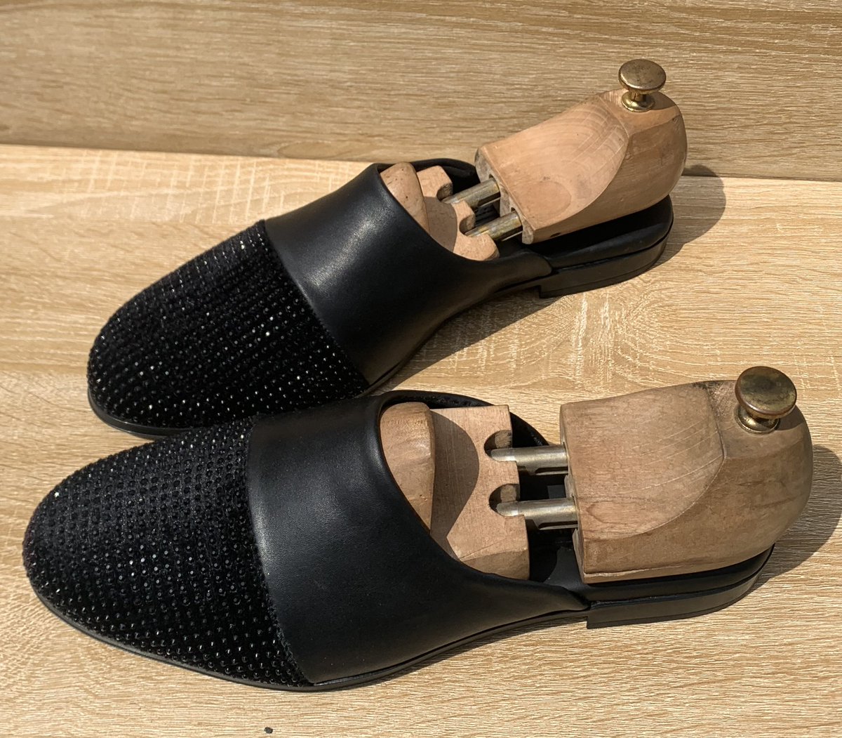 gemyoruba's tweet photo. You need 4 important kind of footwear to be a successful classic man ! 

A pair of Clogs 
A pair of flip flops 
A pair of Loafers shoe 
A pair of Mule 

I make them using pure leathers and make them at affordable prices in the shoe making industry. 

You order while i serve you Quality Assurance shoe products from the comfort of your home 😉

🏷️ 35,000
🏷️ 30,000
🏷️ 45,000
🏷️ 45,000

- 🆓 delivery nationwide 
📍 Lagos state 

{Hand made by Temitope Onibata}