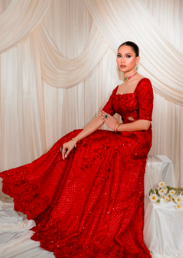 Glamtrendzz's tweet photo. Red sequin lehenga choli cutout sleeves gold jewelry sleek bun. Bridal glam
#RedVibes #BridalGlow #ShaadiSeason https://t.co/LJ3smyEgxX