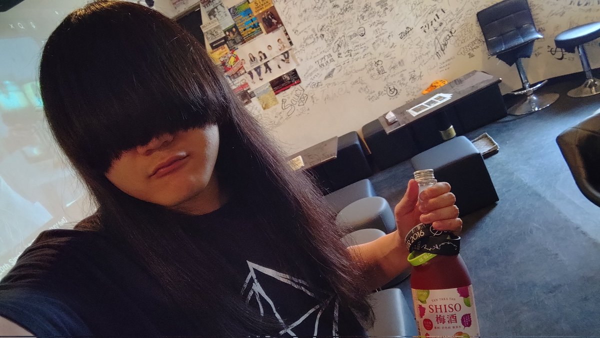 menmaRocknRolla's tweet photo. めんま立ってます!
今日も元気に営業中!
心斎橋店の椅子総入れ替えして開放感爆上がりしてます!💺
お一人でも大人数でも快適に過ごせると思うので飲みに来てくださいー!
#アルステイク #アンジーモーテル #GillSnatch #mogari #LuckyAge とかの余韻飲みもお待ちしてます! https://t.co/d6kbfp80bA