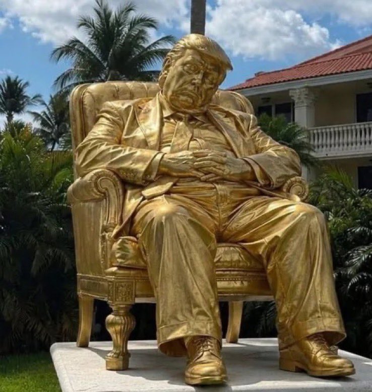 ChrisMol7's tweet photo. @KremlinTrolls His statue is ready ! https://t.co/XVbPaTQqCo