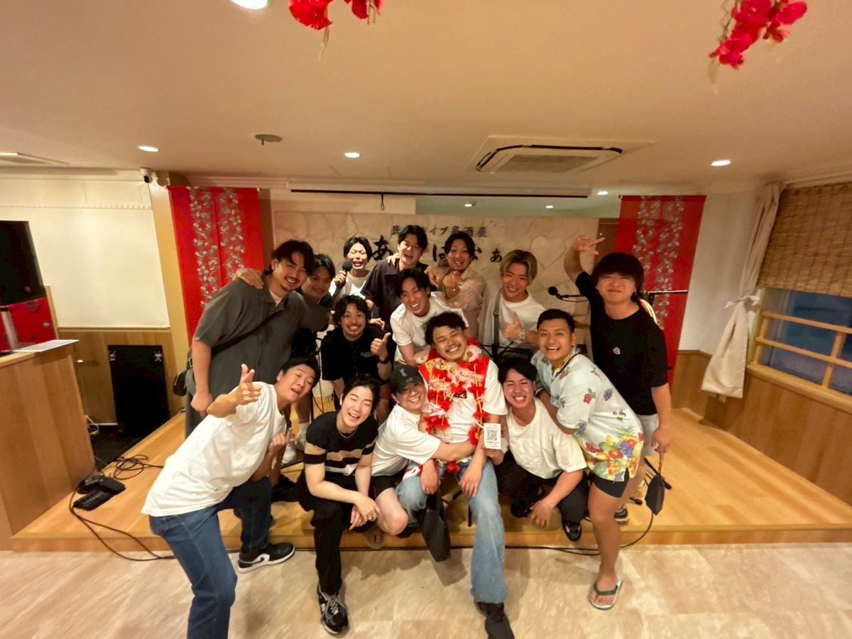 bossgourmet's tweet photo. 毎年恒例仲良し経営者メンバーで沖縄🌺
クルージングパーティー時間騙されて
飛行機乗り遅れるとこやった🚢

昨日急遽きて自分だけ1日で帰ってる🫠 https://t.co/o67avtuLWU