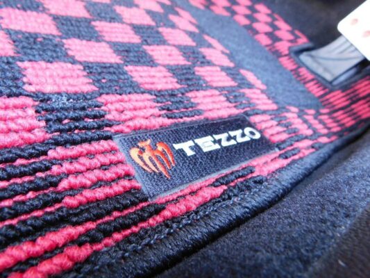 tezzo_base's tweet photo. 愛車のジュリアも気がつけば9年選手。

長く乗るほど気になるのが、毎日目にするインテリアのコンディションです。

TEZZO フロアマットは、実車計測による専用設計で純正マットではカバーしきれない部分までしっかりフォロー。フロアとのフィット感にもこだわり、見た目もスッキリ仕上がります。 https://t.co/C054GREiQk
