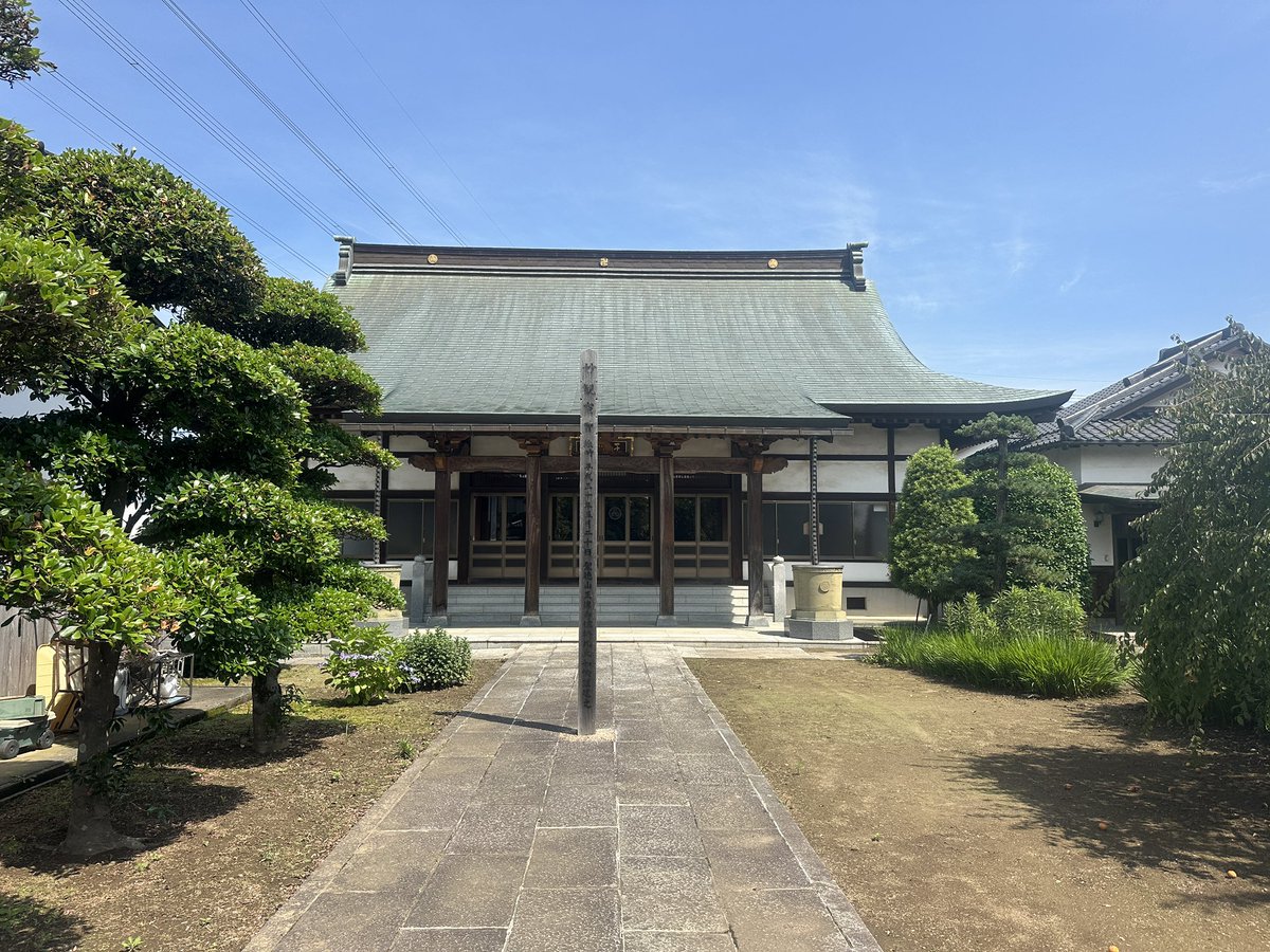 chan93540699's tweet photo. 正傳寺・曹洞宗
梅雨に入りましたが、天気のいい日に納骨ができてよかったです。
住職が法事の際に写真を撮ってくれたりと、丁寧にしてくれます。
https://t.co/XJhXwII2nY
➿0120-148-085
お気軽にお問い合わせください
#正傳寺　#白岡市　#曹洞宗　#のうこつぼ　#個別のお墓　#永代 https://t.co/TX2jw1SXT3