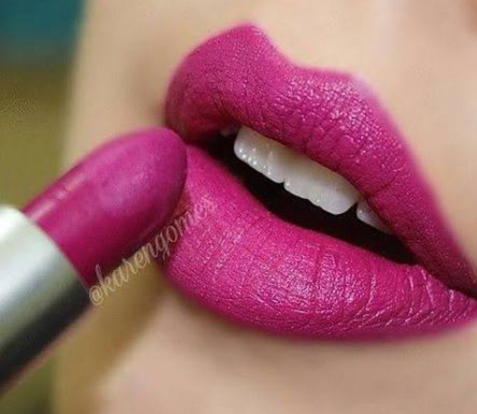 Goddess_D_2's tweet photo. So my favourite lipstick is really hard to get hold of, after 6 months I finally got some yesterday!! 

However I want to bulk but a load more before it goes out of stock again.

Full my crowdfund up &amp; don't let me miss out 💗💄
Link in comments 🤍 https://t.co/Z6JcVajUoO