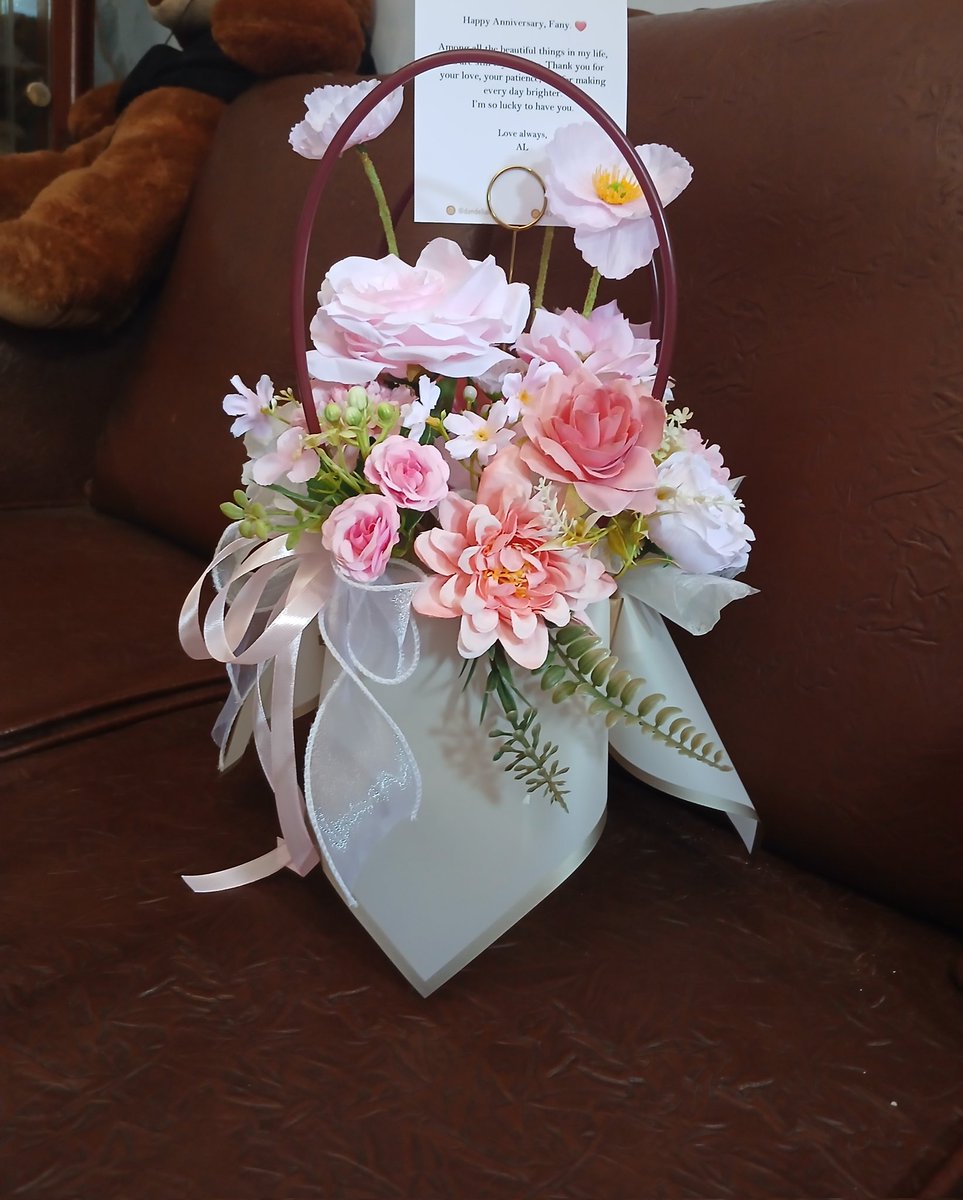 oreooyik's tweet photo. Aaaaaa soooo beautifull.. thanks ma boyfie 😍☝️ happy anniv ke 2 juga sayang, makasih untuk seeeemuanya. Untuk semua kasih sayang, peehatian, effort dan lain2 selama 2 th ini. Im sooo lucky to have u.. i love u ❤️ https://t.co/CCxItjboL9