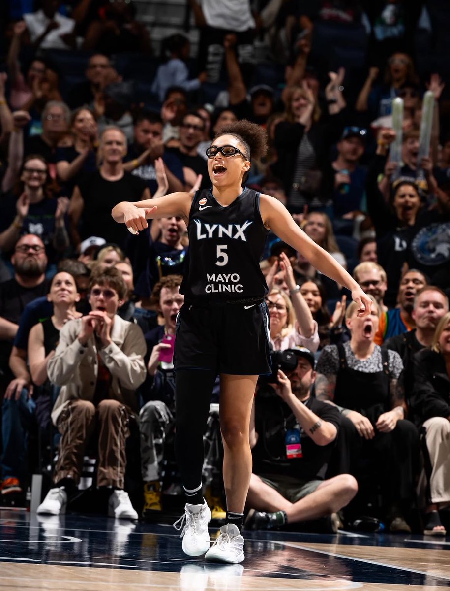 nthonyedwards's tweet photo. Olivia Miles through her first 15 career games is averaging:

19 PTS / 4.9 REB / 5.7 AST / 2.0 STK 

on 56.6/39.1/91 splits (67.4 !!! TS%) https://t.co/FsweqEg927