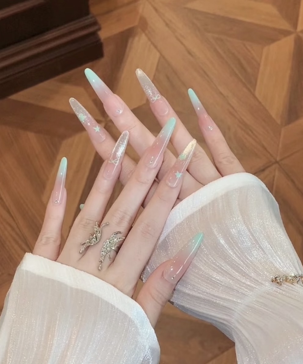 nail__memo's tweet photo. 絶妙な夏カラーが可愛いすぎる。爽やかミントだから暑さ吹っ飛ぶし、次のネイルはこれ。 https://t.co/YUXI2dhVZ7