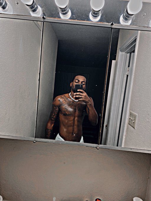 Gifted2xx's tweet photo. If u from Houston or stay in Houston retweet this &amp; follow me rn !! https://t.co/FEDaQMf2GU