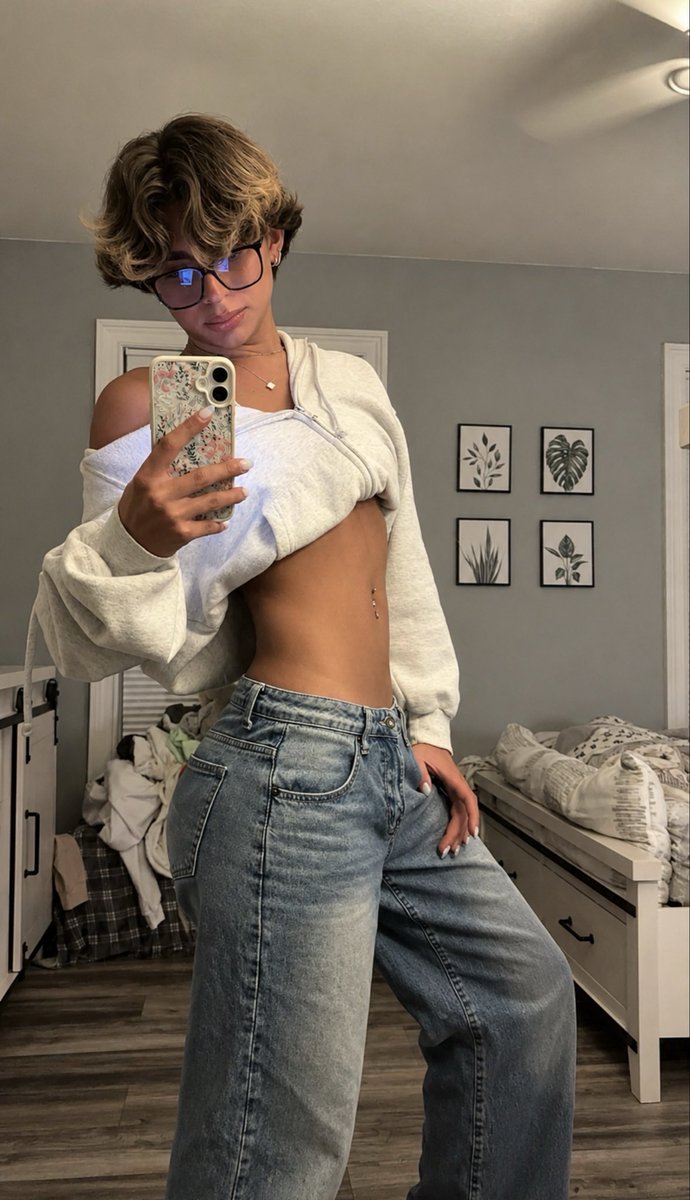 its_xjayx's tweet photo. Another one cus I love that outfit #mlm #gay #twink https://t.co/aq6h02q960