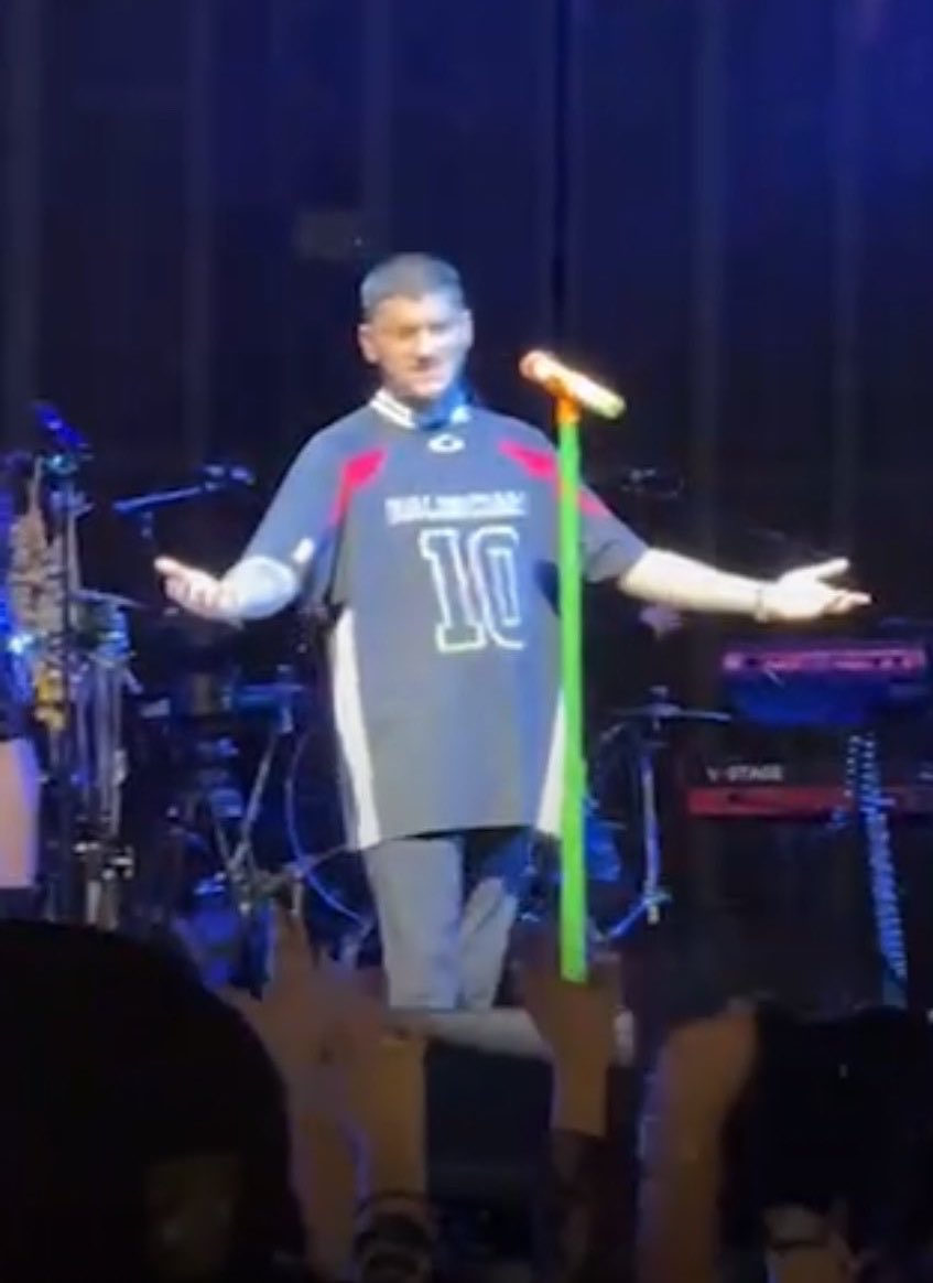 uzedtofolk's tweet photo. he definitely got shy that he changed the outfit😭 https://t.co/A9mafBc8zV