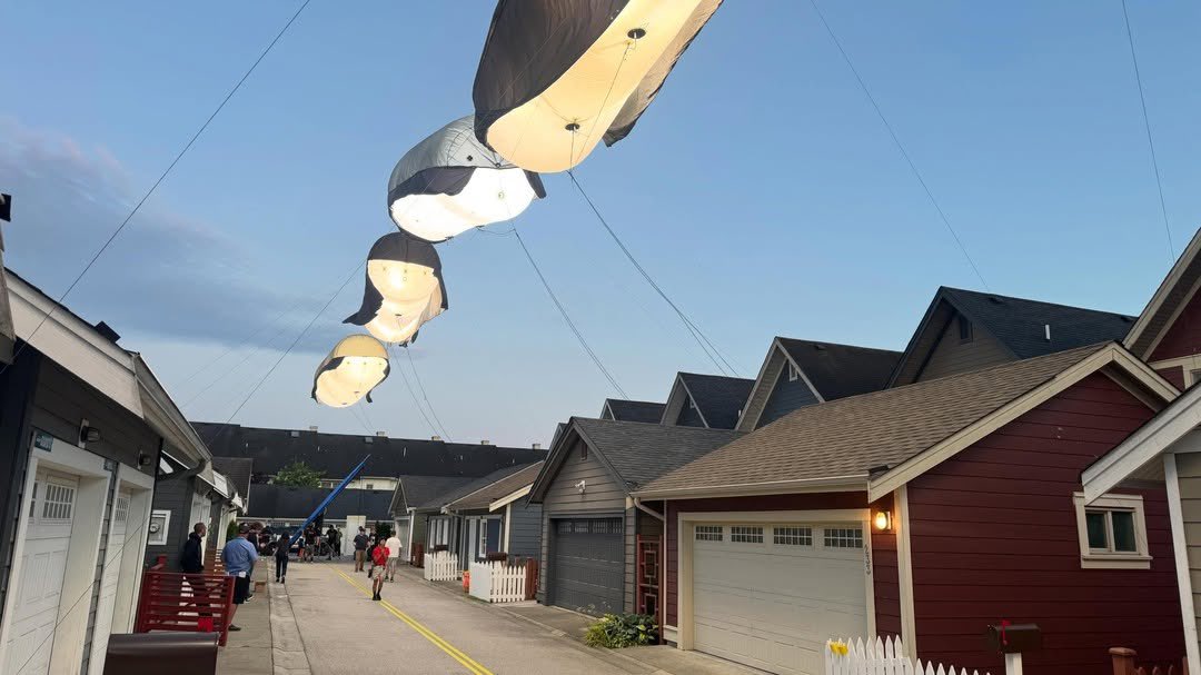 backroomsonline's tweet photo. A new BTS image of the Neighborhood area and the lighting has been posted by Novo Lighting, the company who provided the overhead balloon lighting for the filming of this scene in Backrooms.

From: https://t.co/pX2biohdGX and Instagram. https://t.co/ux0L7DrEhn