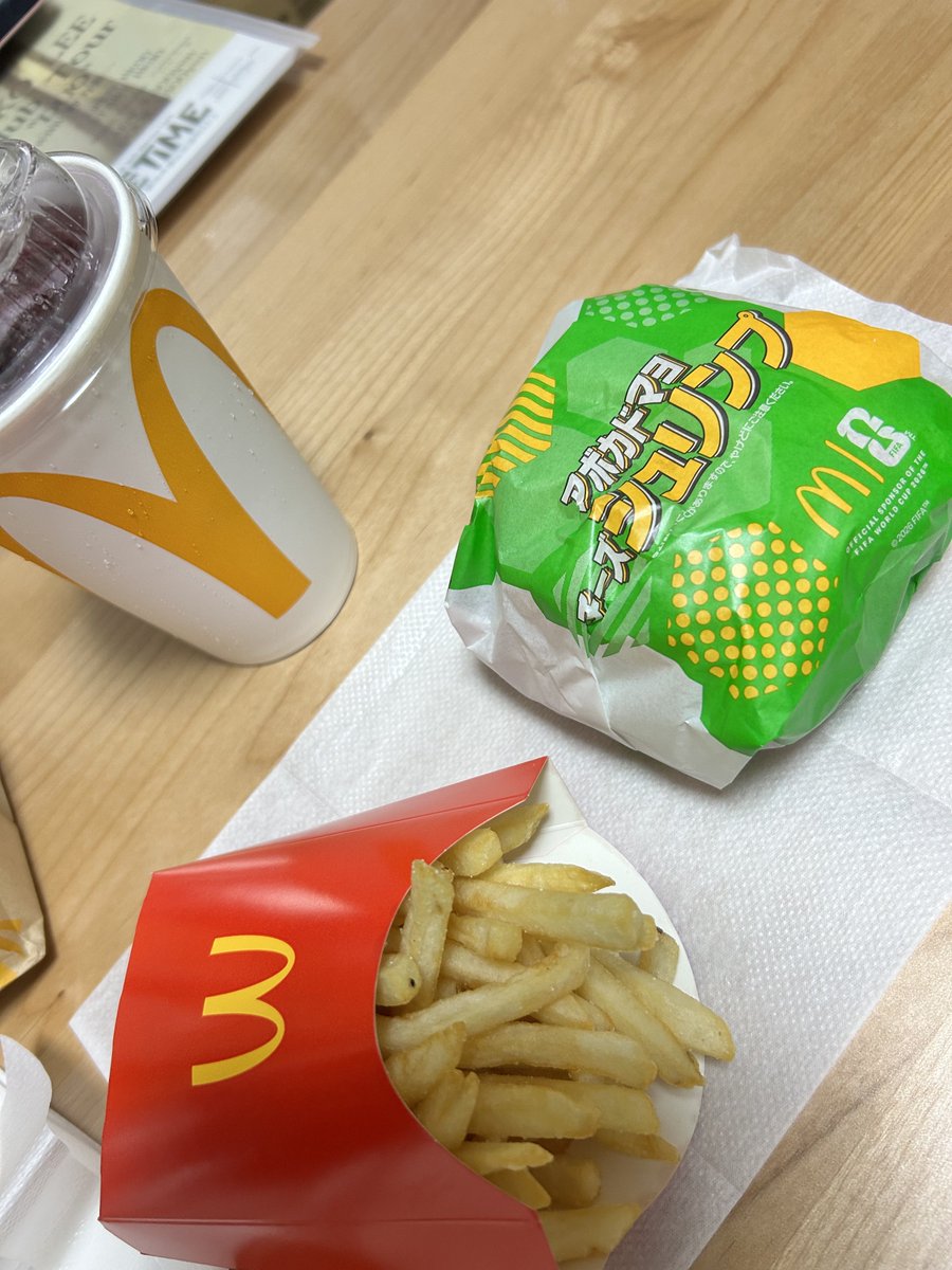 akinko73728900's tweet photo. 明日の朝まで夜勤なのでマックでがんばる‼️
夜勤明けのラーメンを🍜楽しみにがんばる‼️ https://t.co/vLA2sIDreq