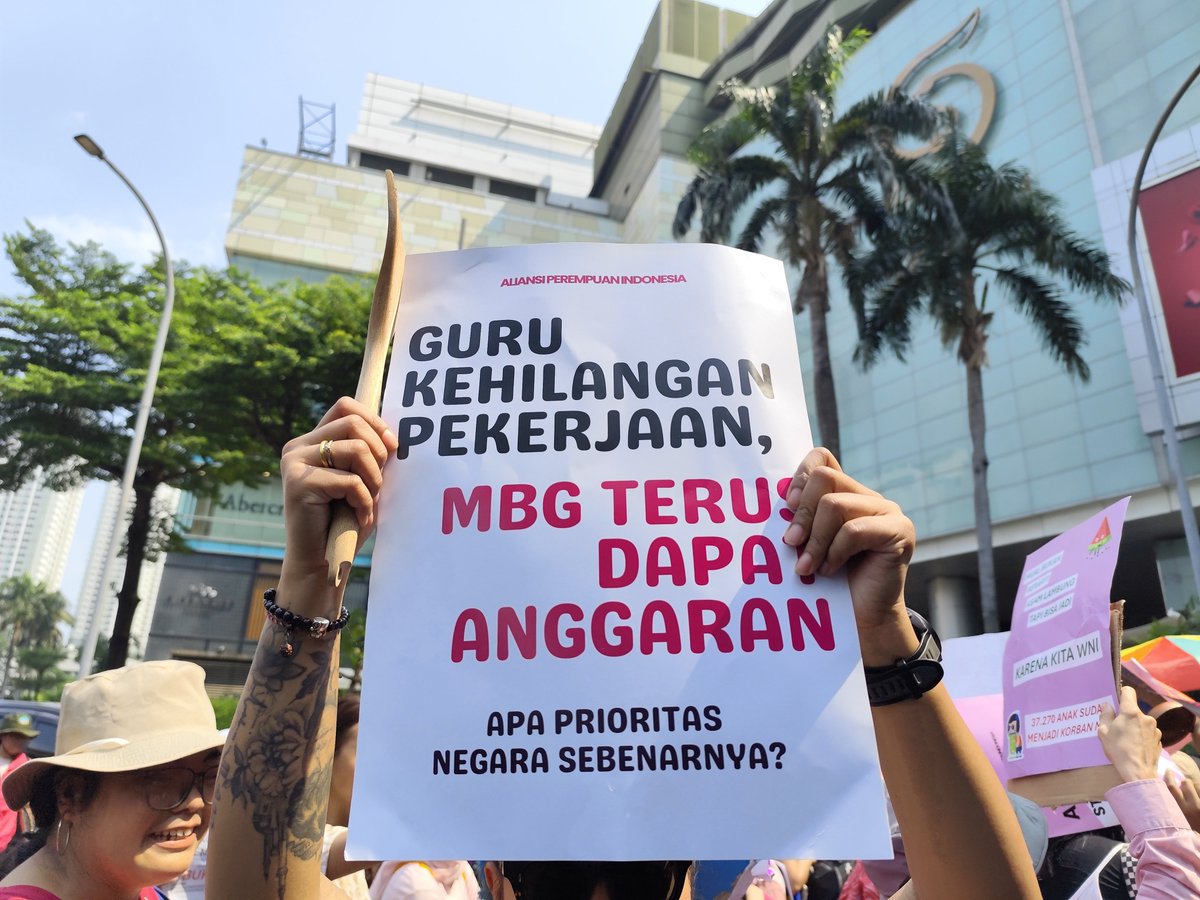 _pandangsudut's tweet photo. Poster-poster massa aksi hari ini https://t.co/1DX4qoVjPS