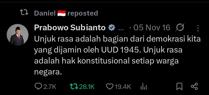 natactionidn's tweet photo. mahasiswa kan emang gitu, ga cuma belajar aja. mahasiswa diasah buat mempertajam nalar kritis, bukan ngejilat pemerintah. mahasiswa demo ya sah2 aja dan ini udh dijamin konstitusi negara. pak @prabowo mpun ndawuh https://t.co/NIqGioa2xc