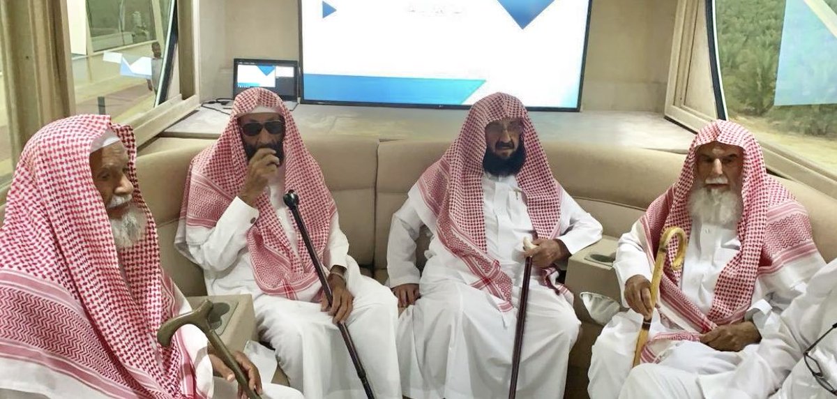 almohannam's tweet photo. في أربعِ سنين، ودّعْنَا أربعةً مُتحابّين، وكلّهم ناهَز أو جاوَز التِسعين:
▫️والدي: سليمان بن عبدالله المهنّا.
▫️وأخوه: محمّد بن عبدالله المهنّا.
▫️وابنُ عمّهما: مهنّا بن محمّد المهنّا.
▫️وابنُ عمّ الثلاثة: محمّد بن سعد المهنّا.
غَفَر اللهُ لنا ولهم، ورحمنا وإيّاهم، وجَمَعنا بهم في عِلّيين، وبأحبابنا أجمعين.
آمين آمين آمين.