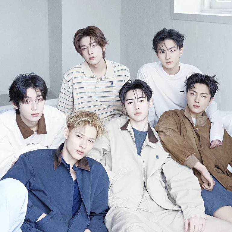 kchartsmaster's tweet photo. ENHYPEN will reportedly make their comeback in August.

https://t.co/4IdDYri4dc https://t.co/pyiTb66LLM