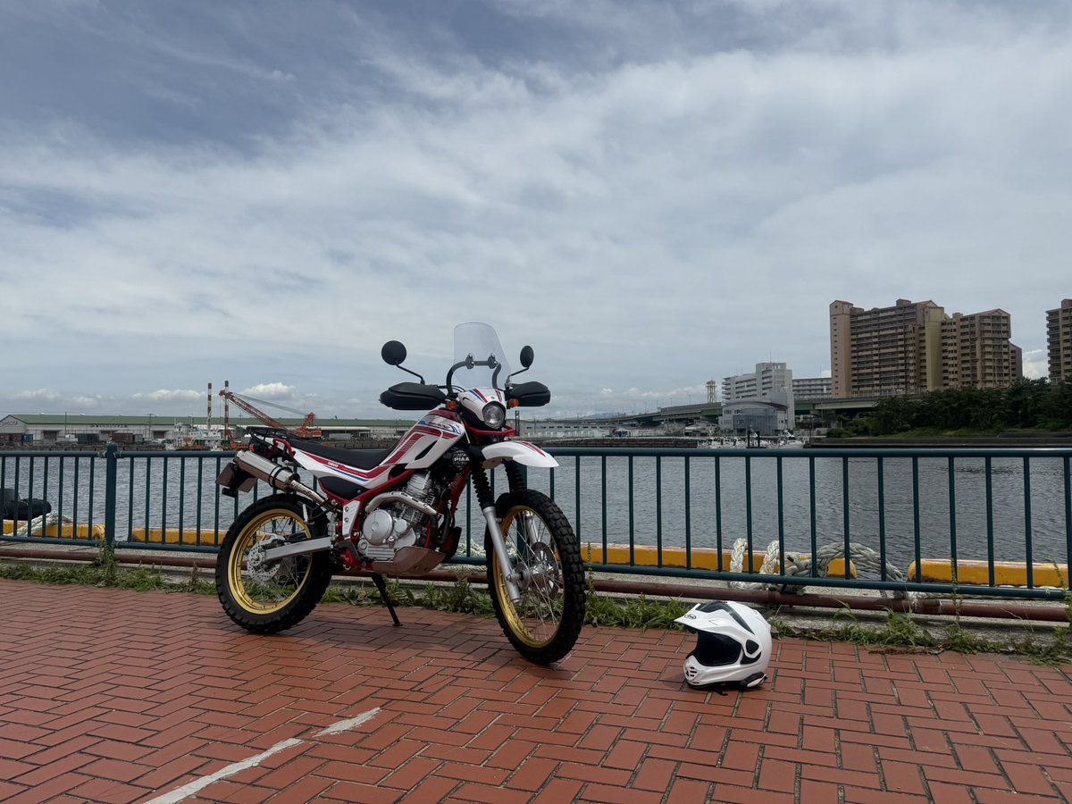 zxt30gaku's tweet photo. 新しい相棒が納車されました

セロー250ファイナルエディション https://t.co/PjutKxkjCE