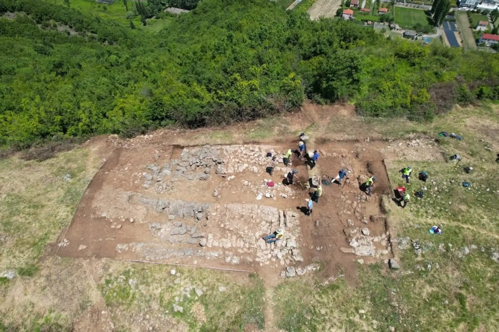 ArkeoNews's tweet photo. Hellenistic Temple Discovered in Lost Illyrian City in Northern Albania
https://t.co/BjDohpIffv https://t.co/SypmATA2TL