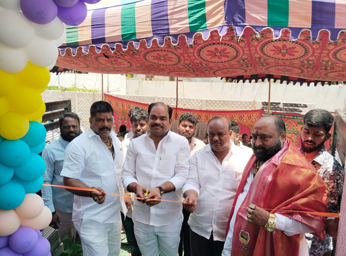 drr4567's tweet photo. పెద్ద అంబర్ పేట్ డివిజన్, పసుమాముల గ్రామంలో వేద క్షే��్ర ప్రైమరీ స్కూల్ ప్రారంభోత్సవ కార్యక్రమంలో స్కూల్ యాజమాన్యం ఆహ్వానం మేరకు పాల్గొని రిబ్బన్ కటింగ్ చేసి ప్రారంభించడం జరిగింది. #DandemRamReddy #IbrahimpatnamConstituency https://t.co/TdmRfVc5on