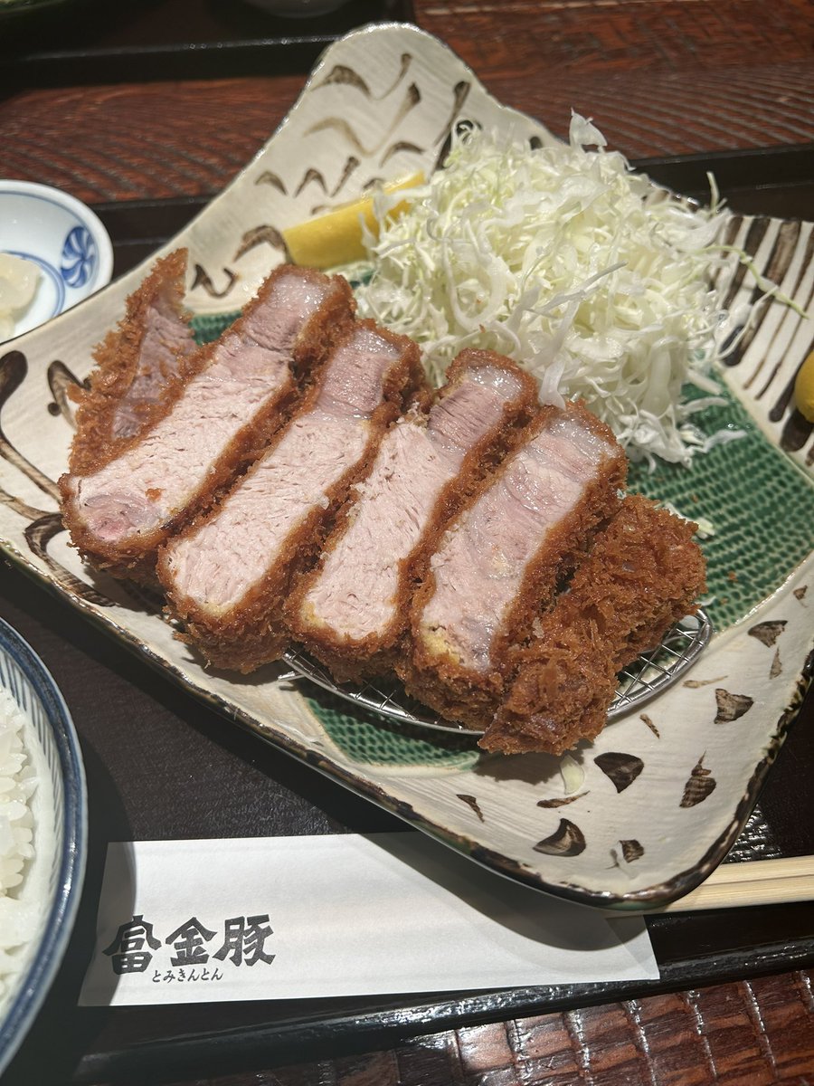 kogami88's tweet photo. 金沢フォーラスにある富金豚にて
とんかつが絶品なうえにご飯と味噌汁がお代わり無料！

おすすめのとんかつ屋です https://t.co/pPHcSFbasq
