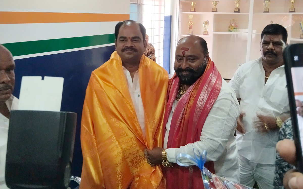 drr4567's tweet photo. పెద్ద అంబర్ పేట్ డివిజన్, పసుమాముల గ్రామంలో వేద క్షే��్ర ప్రైమరీ స్కూల్ ప్రారంభోత్సవ కార్యక్రమంలో స్కూల్ యాజమాన్యం ఆహ్వానం మేరకు పాల్గొని రిబ్బన్ కటింగ్ చేసి ప్రారంభించడం జరిగింది. #DandemRamReddy #IbrahimpatnamConstituency https://t.co/TdmRfVc5on