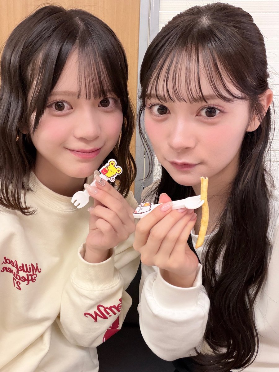 momoka_ito1206's tweet photo. かわゆいちゃん20歳のお誕生日おめでとう🍓

かわいいかわいいかわゆいだけれど、私は面白くて自分の芯がはっきりしているところが大好きです！！いつもちょっとしたことで一緒に大笑いしてくれてありがとう🌟🌟

これからもいろんなこと一緒に共有できたらいいな❕行きたいところいっぱい行こうね❕ https://t.co/suRmivItFl