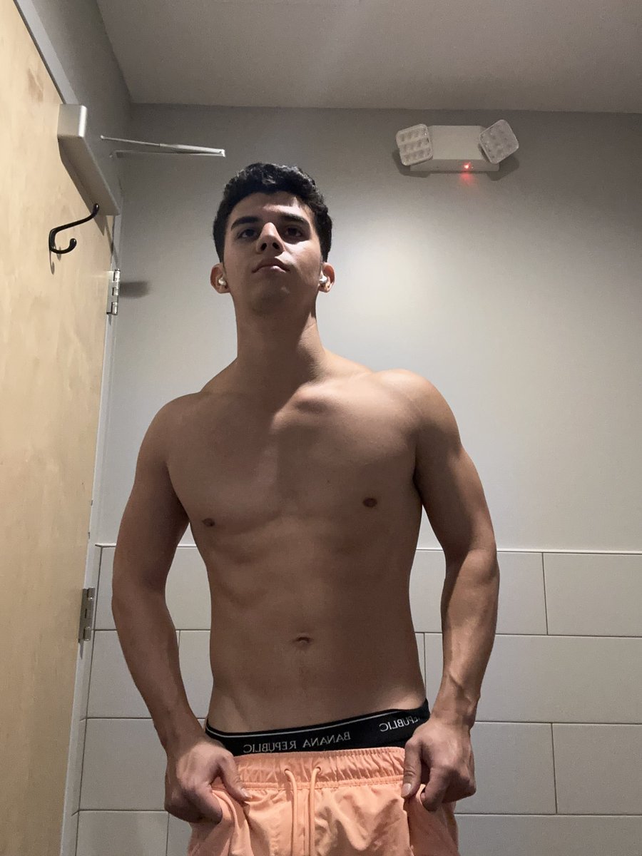 latin0here's tweet photo. chest day✔️ https://t.co/oYV8ATEyPJ