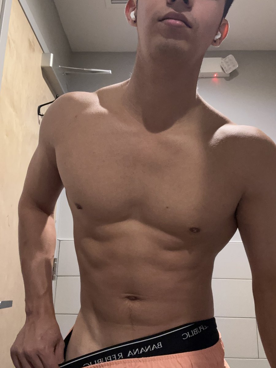 latin0here's tweet photo. chest day✔️ https://t.co/oYV8ATEyPJ