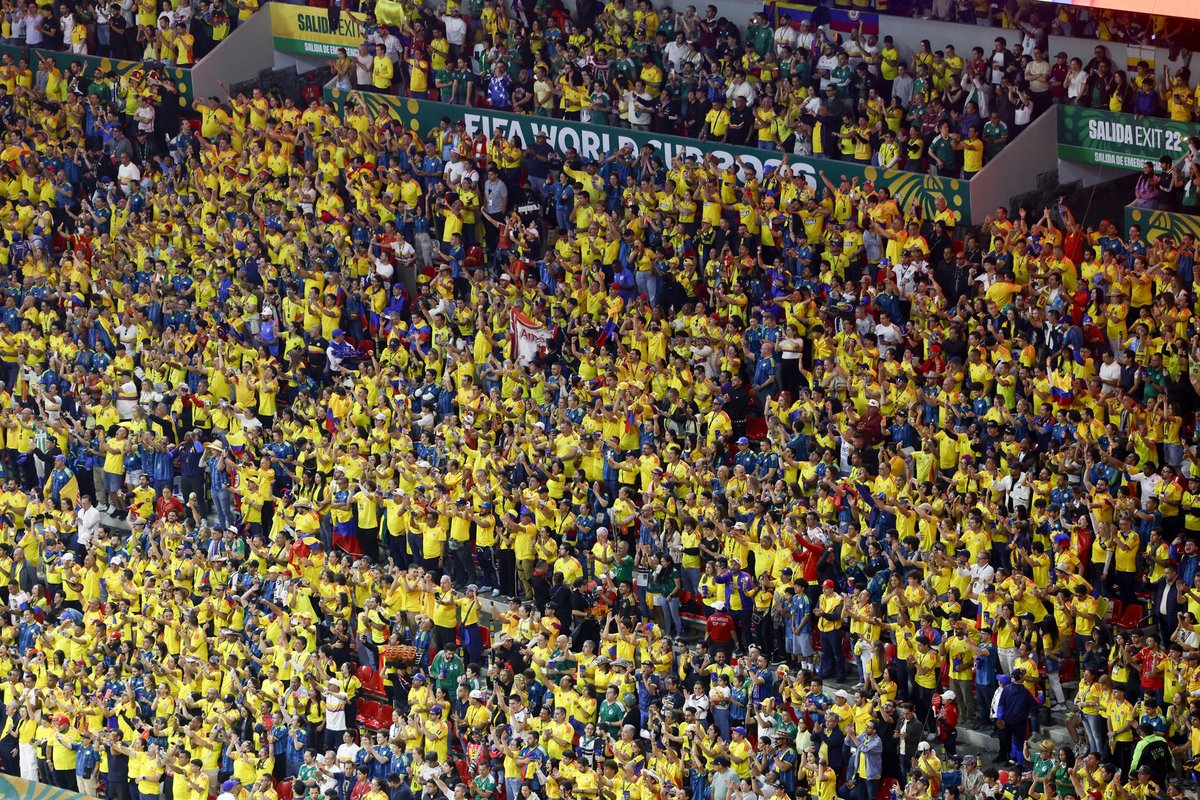 CONMEBOL's tweet photo. Ciudad de México color amarillo 🫶🇨🇴

#CopaMundialFIFA https://t.co/1GuZ0Vde6h