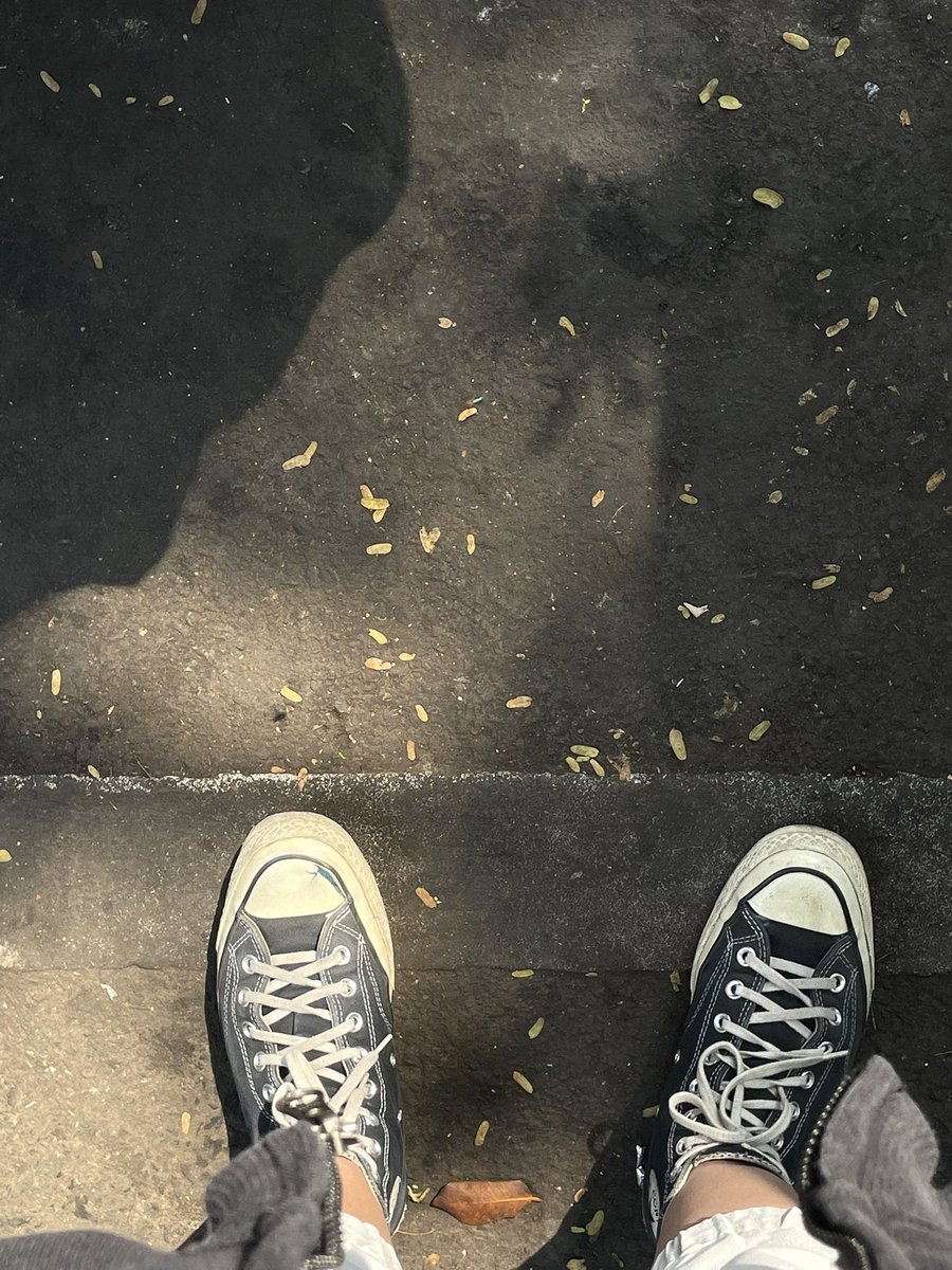 sweetpopzy's tweet photo. converse tempur 6thn ku sudah tidak bisa dipake lagii🥹🥹 https://t.co/gFoUINndcQ