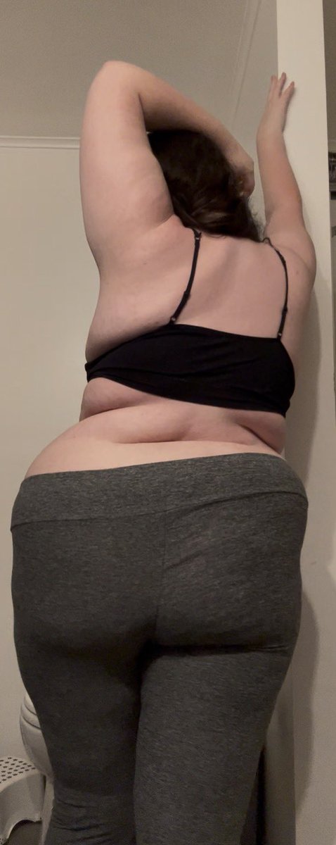 sylviapuder's tweet photo. Worship me. 💵💋 
#findom #domme #bbw #curvygirl #chubby #busty https://t.co/ceY79bjiK0
