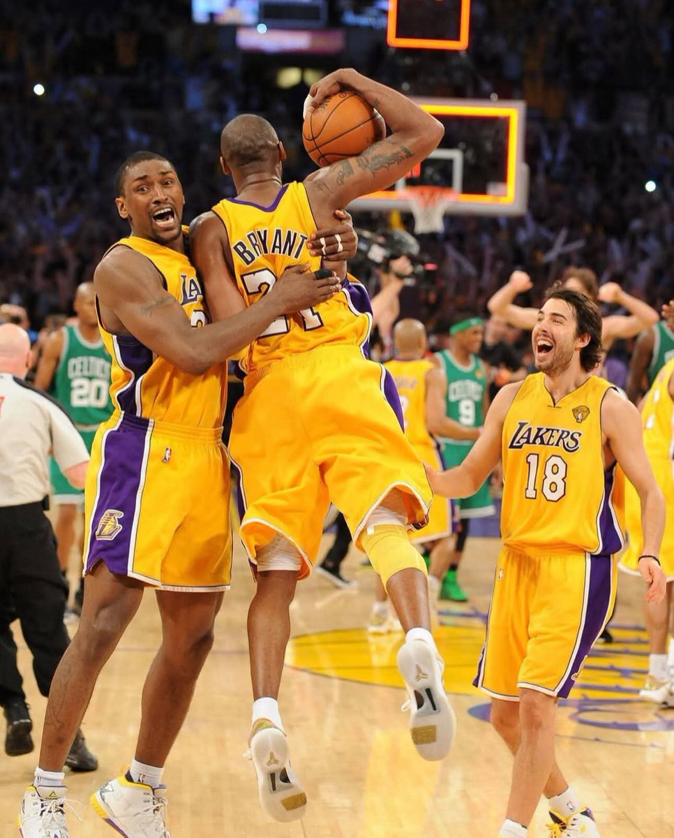 LakersMX's tweet photo. 🗓️ Un día como hoy pero de 2010, Los Ángeles #Lakers dominaban la serie en 7 partidos ante Celtics para conseguir su título número 16 en #NBAFinals  La Leyenda Laker #KobeBryant  consigue su campeonato número 5, ganando MVP🏆 https://t.co/2lC6IShQaN