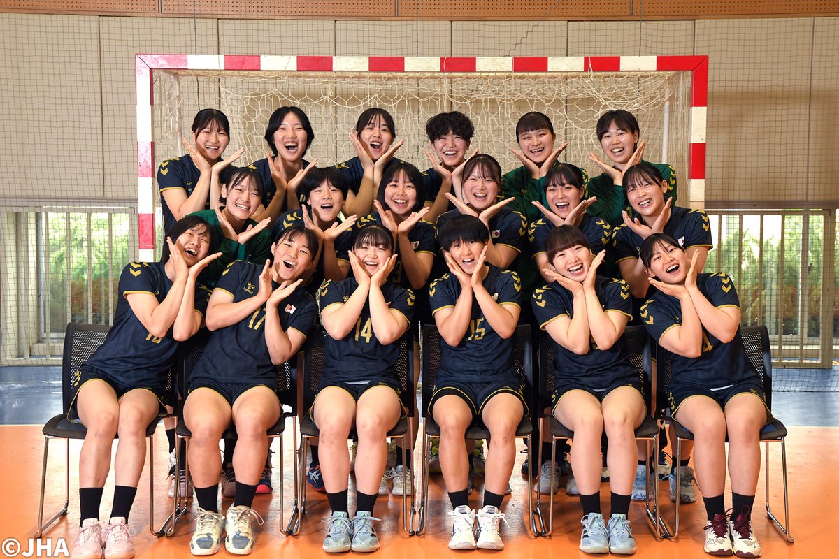 BUG　バンド　FC会報　13～25 女子日本代表U-20🇯🇵 世界選手権用の写真撮影を行いました📸 🏆第25回