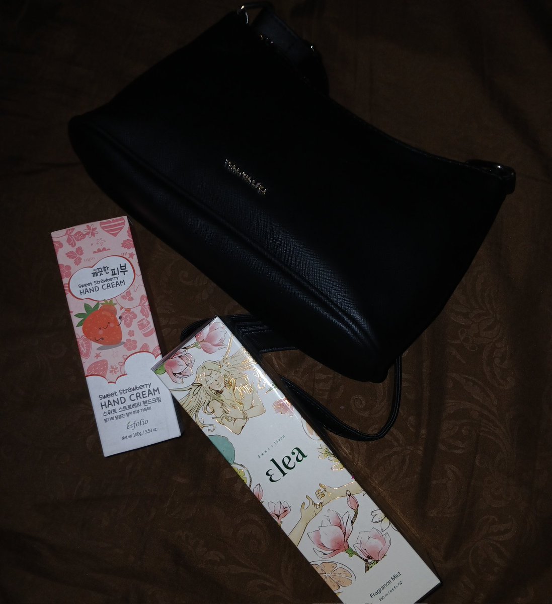oreooyik's tweet photo. Another gift 😍☝️ aaaaa my baby elea sudah di tangan ak. Ak syukaaa semua 😍☝️ https://t.co/iXupsHuIVv