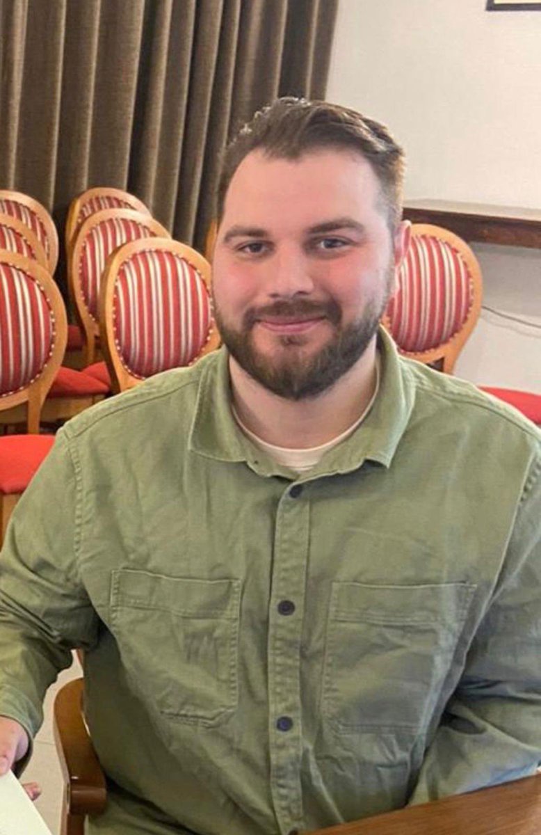 i24NEWS_FR's tweet photo. ⚫️ L'armée israélienne  a annoncé la mort du major-réserviste Alexander Filin, dont la famille a été informée.

Lors de l'incident au cours duquel il est tombé au combat dans le sud du Liban :

- un officier combattant, un officier combattant réserviste et un autre soldat réserviste ont été grièvement blessés (état modéré selon la classification israélienne) ;

- un sous-officier combattant, deux soldats réservistes et une soldate réserviste ont été légèrement blessés.

Tous les blessés ont été évacués vers un hôpital pour y recevoir des soins, et leurs familles ont été informées.