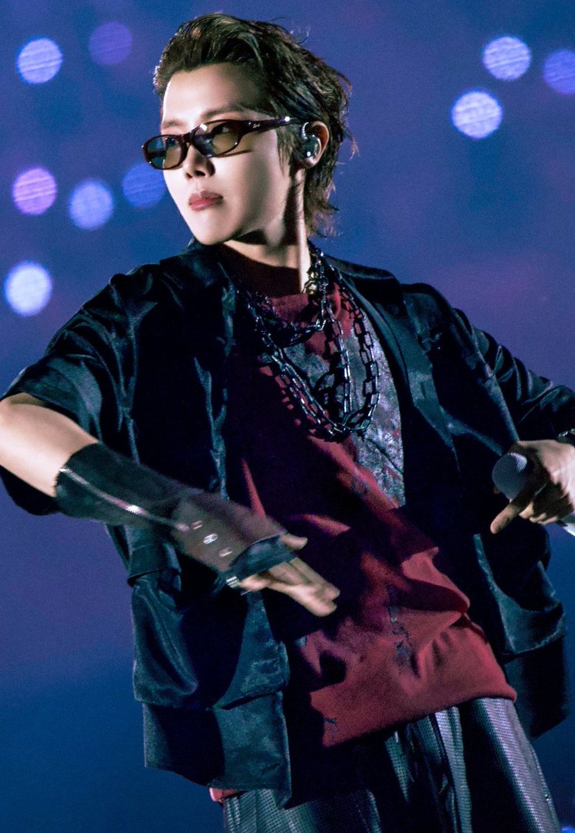 hobicorebr's tweet photo. TURN, um dos membros do boygroup NAZE (네이즈), da C9 Entertainment que estreou recentemente em 2026, revelou que j-hope é seu modelo

"Eu adoro o j-hope do BTS, especialmente o estilo de dança e o visual dele. Eu admiro tudo nele, porque ele trabalhou duro na indústria do K-pop e conquistou grandes feitos. Eu o respeito muito; ele é um verdadeiro modelo para mim desde o ensino fundamental."