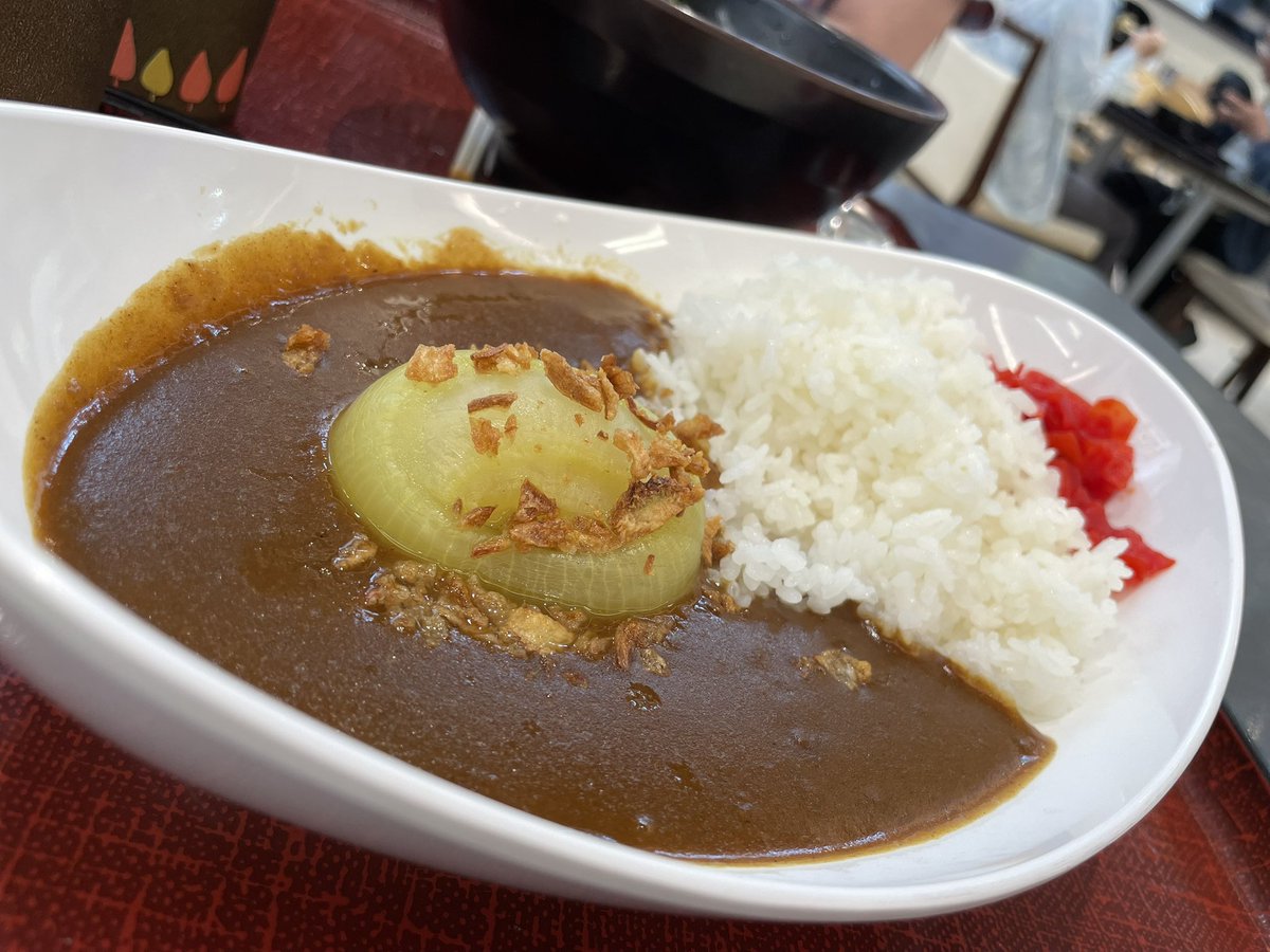 55samansa's tweet photo. 今だけ　新玉ねぎ　だそうです。
(淡路SA 名物の　丸ごと玉ねぎのカレー) https://t.co/PM7WmsTV4B