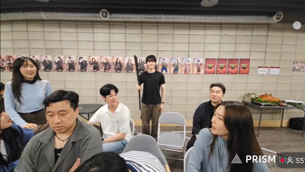 dalhae_mu's tweet photo. 위협적으로 다가와서 대수가 다급히 말렸는데 걸렸어 ㅠㅋㅋㅋ 총 안된다니까 놀라서 저렇게 가만히 벌서고 있었는데 끊김 ㅠㅠㅠㅠㅋㅋ https://t.co/qhmVAqGmlz