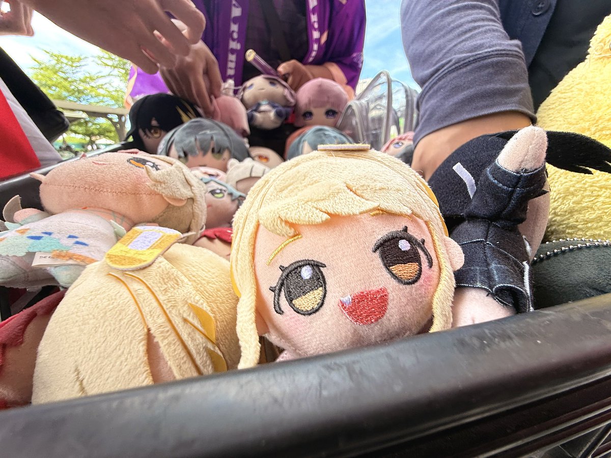 kme_a1's tweet photo. The nuis plushies looked ridiculous lol.
#学マス https://t.co/Iyyqrtm8wh