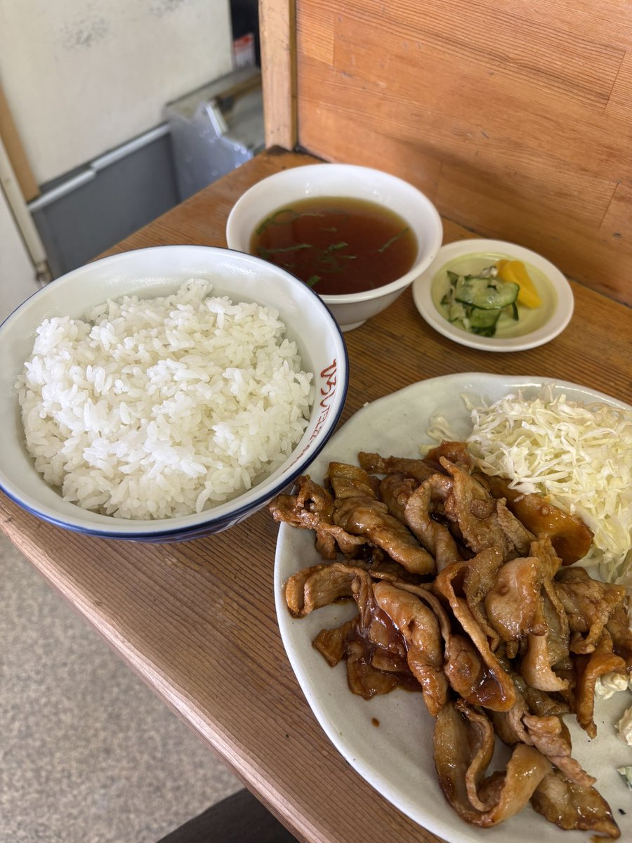 daisuke_yaoya's tweet photo. 早川のひろし食堂さん✨
日替りソース焼肉定食😊
ただ米を食う為だけの味、最高👍👍👍 https://t.co/satynYb392