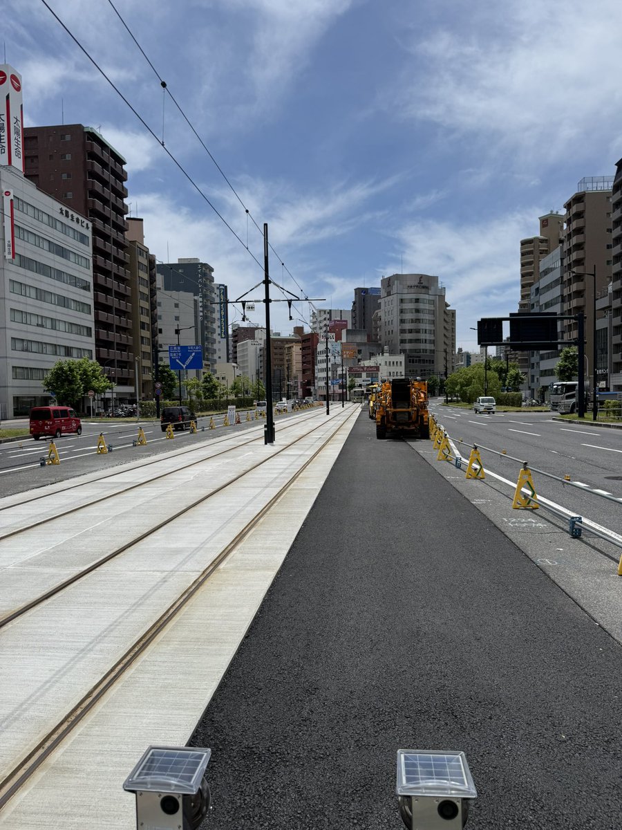 hiroshima_deve's tweet photo. 駅前大橋線新設で両側の道路も車線規制し工事を行っていましたが、比治山側からだんだんと道路を整備して囲いもなくなってきています♪ https://t.co/MugKO0ly1R