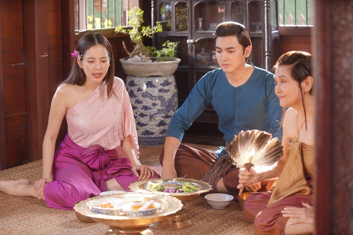 paajaew's tweet photo. คุณพี่เจ้าขา กินไม่ระวัง ตามใจปาก เดี๋ยวโรค NCD ถามหานะเจ้าคะ 

แล้วจะป้องกันอย่างไร? 

ก็ต้องชม #คุณพี่เจ้าขาดิฉันข้ามเวลามากับสสส. Ep3  วันนี้ เวลา 18.58-19.00 น.  ที่หน้าจอช่อง 33 แล้วน้องจะบอกเจ้าค่ะ

เจอกันนะเจ้าคะ 
#คุณพี่เจ้าขาxสสส. https://t.co/KZ3QyZZLlW