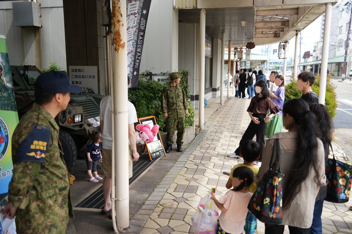 JGSDF_takada's tweet photo. 【第２普通科連隊】
６月１４日、柏崎市にて「えんま市」に参加し、軽装甲機動車の展示を実施しました。
想像以上の迫力に驚く方々が多く、興味津々のご様子でした(^O^)／
＃大盛況　＃LAV
https://t.co/qAIPUGjFDs https://t.co/bCyIl8T8bF