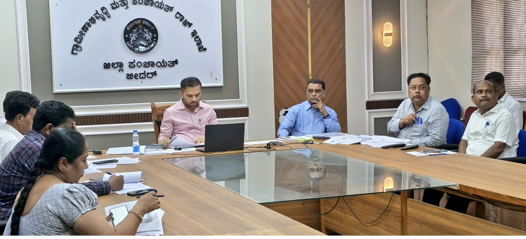 ceozpbidar's tweet photo. ದಿನಾಂಕ - 15.06.2026 ರಂದು ಬೀದರ ಜಿಲ್ಲಾ ಪಂಚಾಯತ ಕಚೇರಿ ಸಭಾಂಗಣದಲ್ಲಿ, ಮಾನ್ಯ ಸರ್ಕಾರದ ಕಾರ್ಯದರ್ಶಿಗಳು ಗ್ರಾಮೀಣಾಭಿವೃದ್ಧಿ ಮತ್ತು ಪಂಚಾಯತ್ ರಾಜ್ ಇಲಾಖೆ ಇವರ ಅಧ್ಯಕ್ಷತೆಯಲ್ಲಿ ಜರುಗಿದ, ಪ್ರಗತಿ ಪರಿಶೀಲನಾ ಸಭೆಯ ವಿಡಿಯೋ ಸಂವಾದದಲ್ಲಿ ಭಾಗವಹಿಸಲಾಯಿತು.
@SagarKhandre12 @eshwar_khandre https://t.co/vsw0vSRTA8