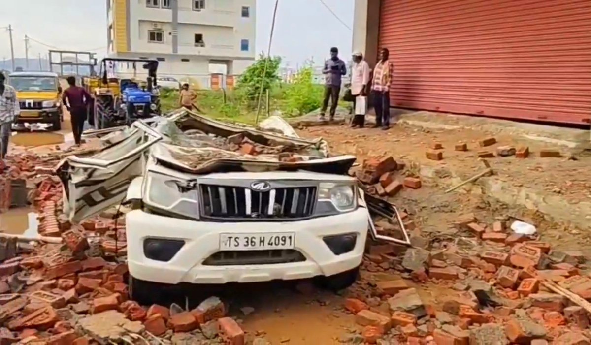 jsuryareddy's tweet photo. Two people Killed as Wall Collapses on car in Mahabubnagar.

A wall of under construction  building, collapsed [#WallCollapsed] on a car, reportedly during heavy rains and strong winds, in #Devarakadra mandal of #Mahabubnagar district, Telangana.

Two people in the car were seriously injured when the wall fell on their car.. they succumbed to their injuries, while being taken to the hospital.