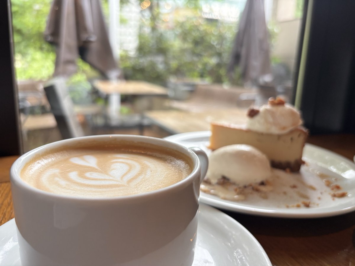 extrahot4's tweet photo. Latte an Sweets😌 https://t.co/UWxJQoDCHJ